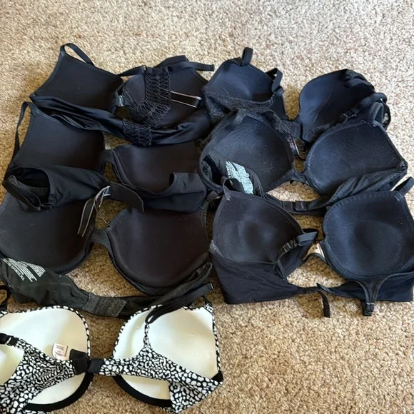 Seven Victoria’s Secret bras - Picture 5 of 5